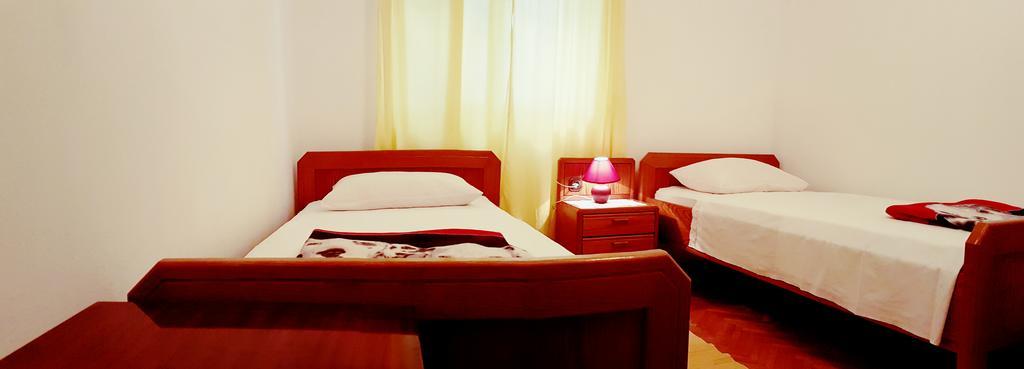 Apartments Coko Omiš Esterno foto