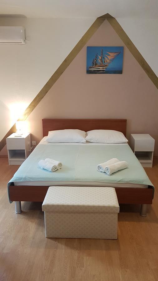 Apartments Coko Omiš Esterno foto