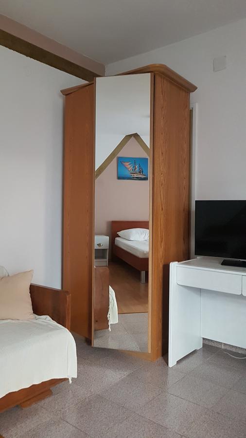 Apartments Coko Omiš Esterno foto