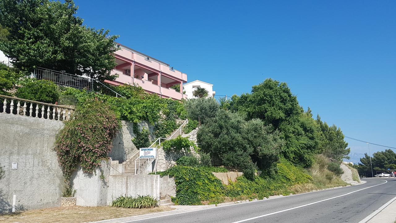 Apartments Coko Omiš Esterno foto